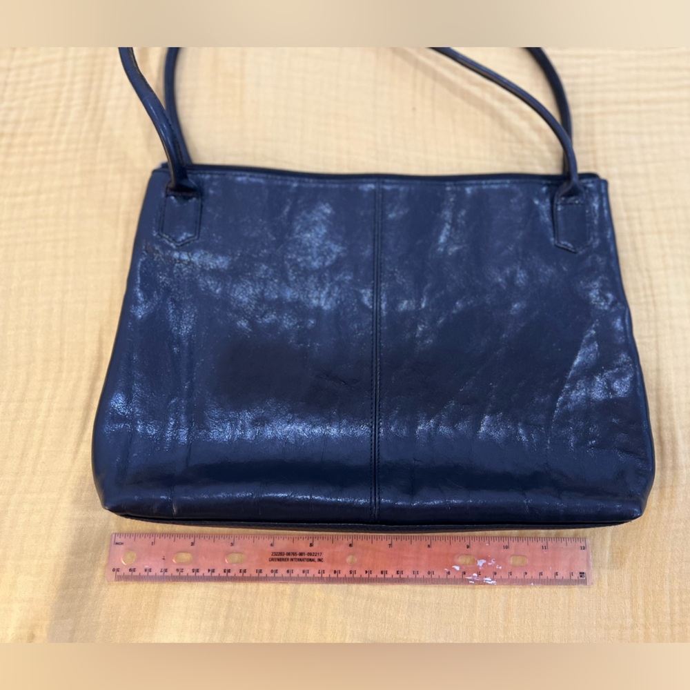 EUC Vintage Hobo International Leather Slim Profile Shoulder bag.